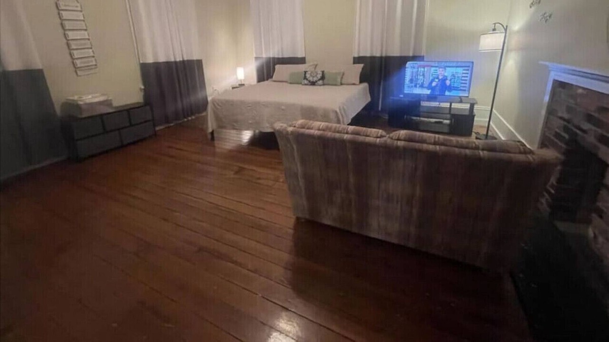 Macon House | Suite 3 1KingBed, 1Bath, Kitchen