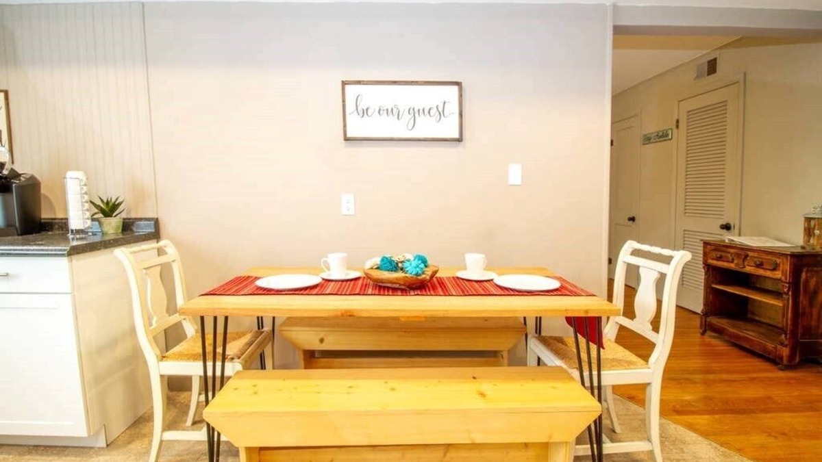 Hermann Hotel | Suite #3 - 2 Bed 1 Bath Suite at Suites on 3rd