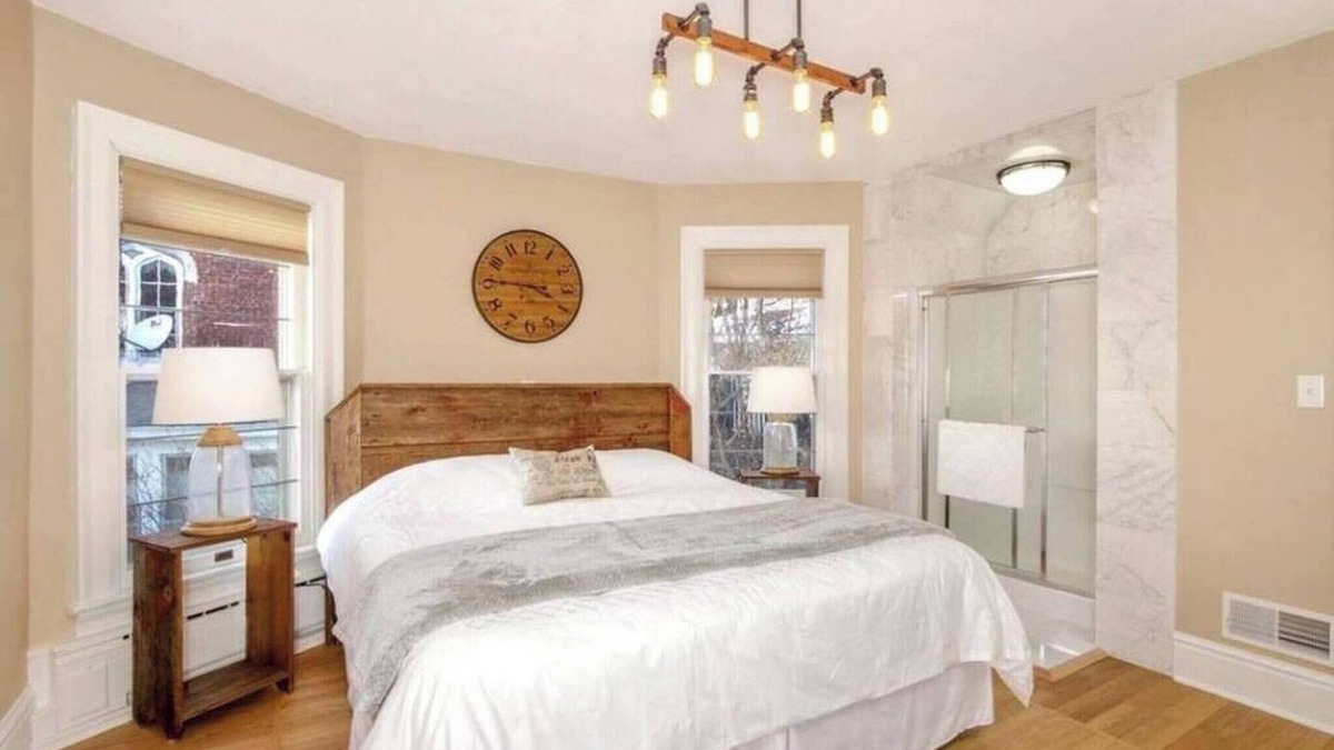 Marshland House | Suite #3 - Spacious King Suite -Mississippi River