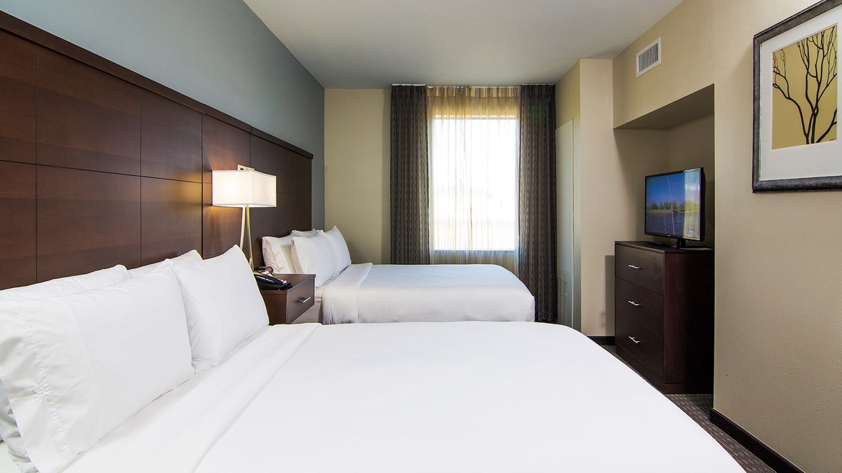 Bressi Ranch Condo | Suite 4-Mins from Airport | Fitness Center + Pool