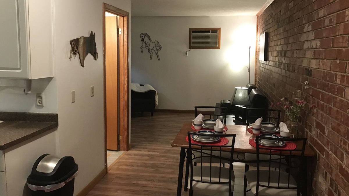 Gamaliel Apartment | Suite 4 - Wild Horses at Norfork Lake Ozark Mountain Lodge