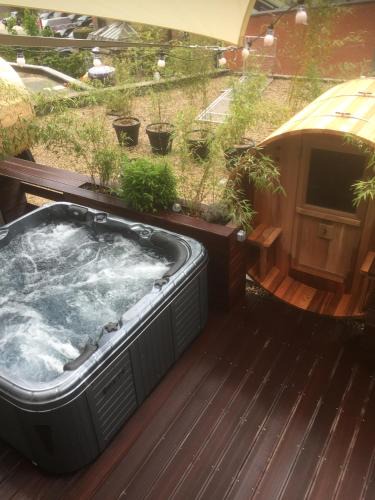 Bernister Apartment | Suite 40 Jacuzzi & Sauna by Malmedreams