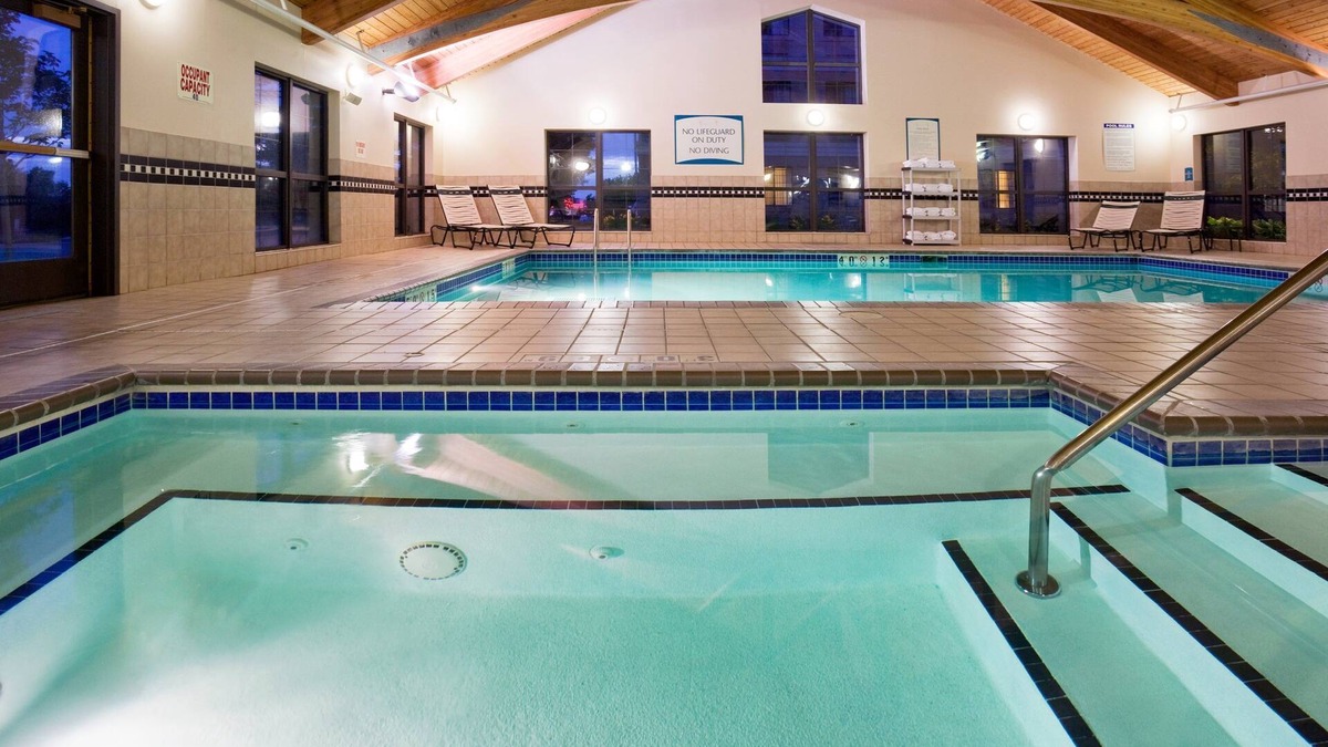 Eagan Condo | Suite 5 Mins to Mall of America w/24 Hour Gym !