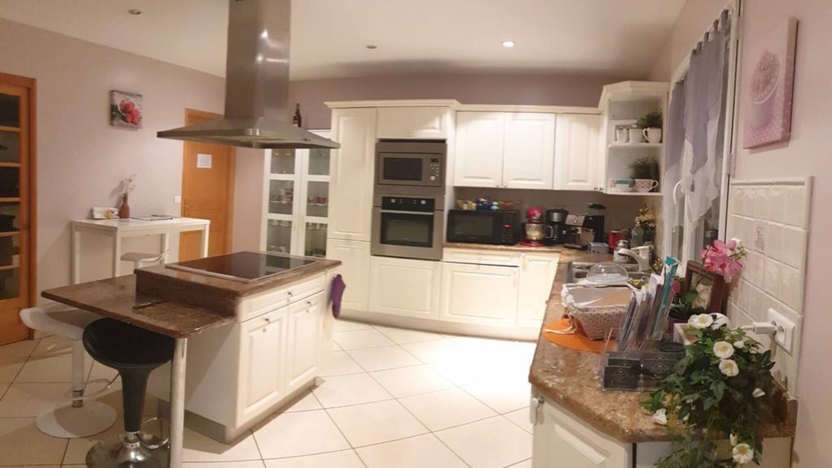 Corbeil-Essonnes Bed & Breakfast | Suite 6 persons private shower WC 30 min Paris