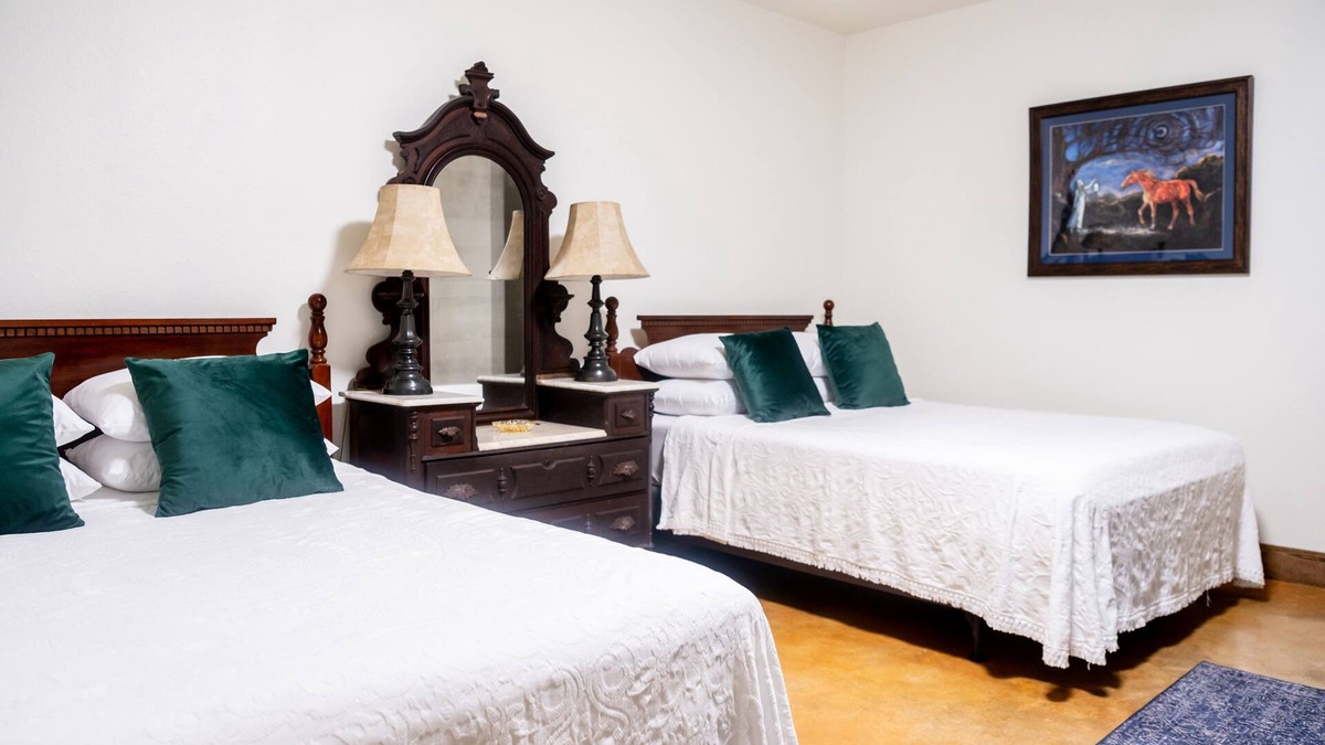 Brenham Apartment | Suite #9- 73 Acres - Horse Oasis - 10min to RoundTop, middle of Austin & Houston