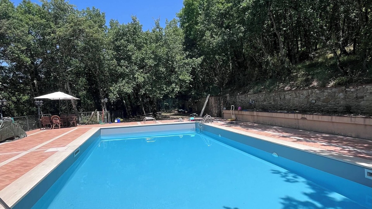 Arezzo Apartment | suite apartment in residence with swimming pool in the Tuscan countryside.