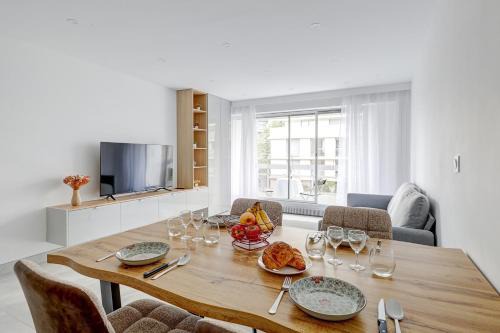 Flandres Apartment | Suite au Cœur de Paris, Architecturale et Élégante
