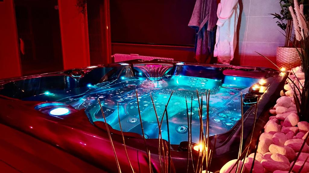 Evreux Hotel | Suite avec Jacuzzi et Sauna Privée