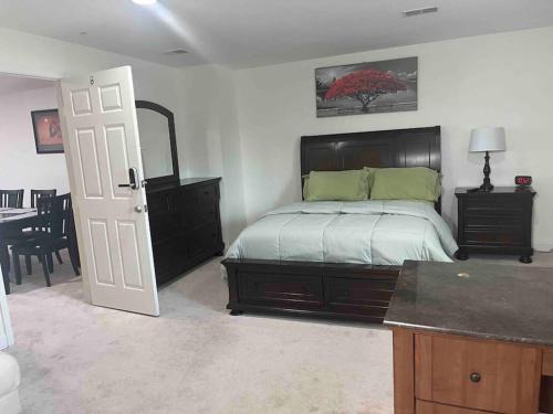 Bowie House | SUITE B - Private Cozy, Spacious Suite with Private Bathroom