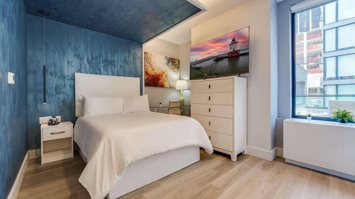 Mott Haven Hotel | Suite+Balcony | Full Bed+Kitchenette | near NYC