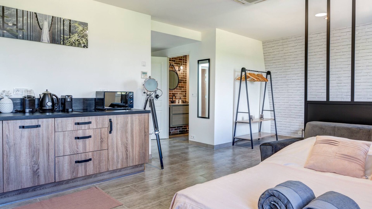 Coupvray Apartment | Suite Belmondo - 4P near Disneyland Paris