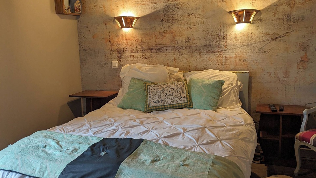 Palinges Bed & Breakfast | Suite chambre d'hotes with character in the country-side
