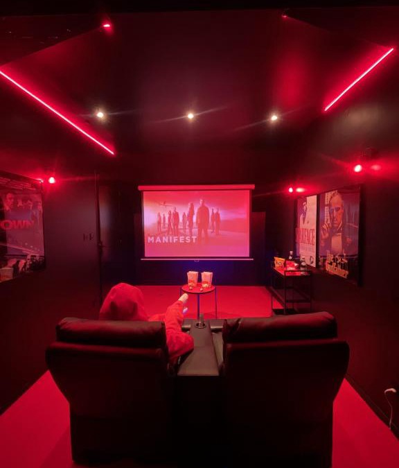 Melun House | Suite cinéma et jacuzzi privé