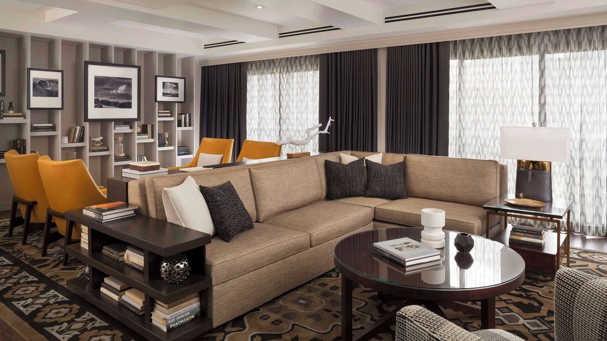 Financial District Hotel | Suite + Connecting Room at a 4⭐️ Hotel