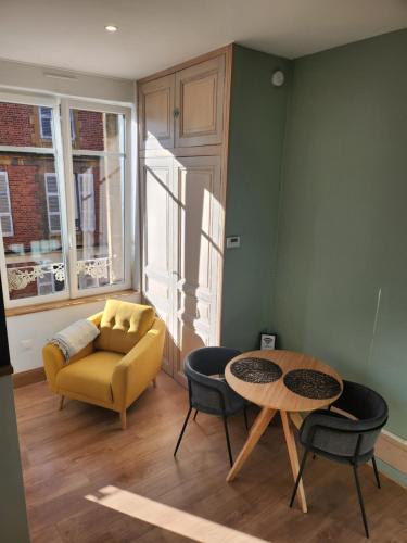 Charleville-Mezieres Apartment | Suite Delvincourt - Rue Calme dans centre - Parking gratuit à proximité