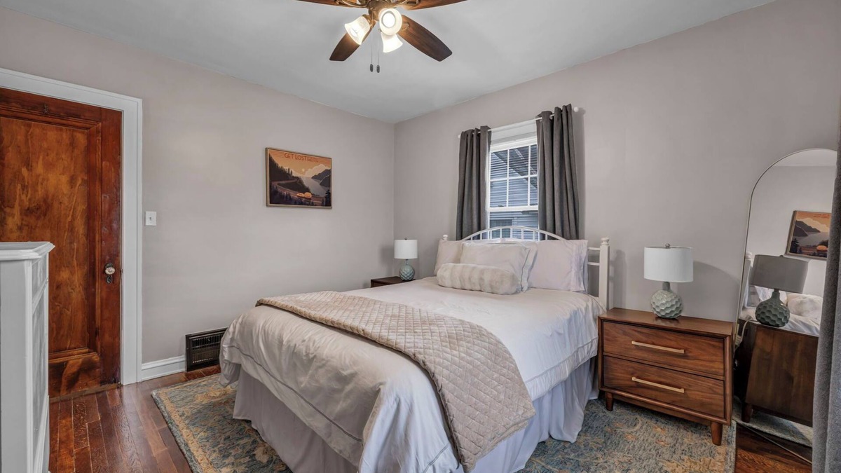 Shaker Heights Apartment | Suite Dreams Cleveland 2BR Apt ·Second Floor· FREE Parking