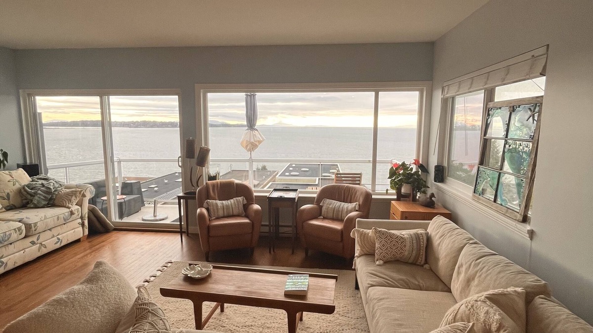 White Rock House | Suite home in the Rock!