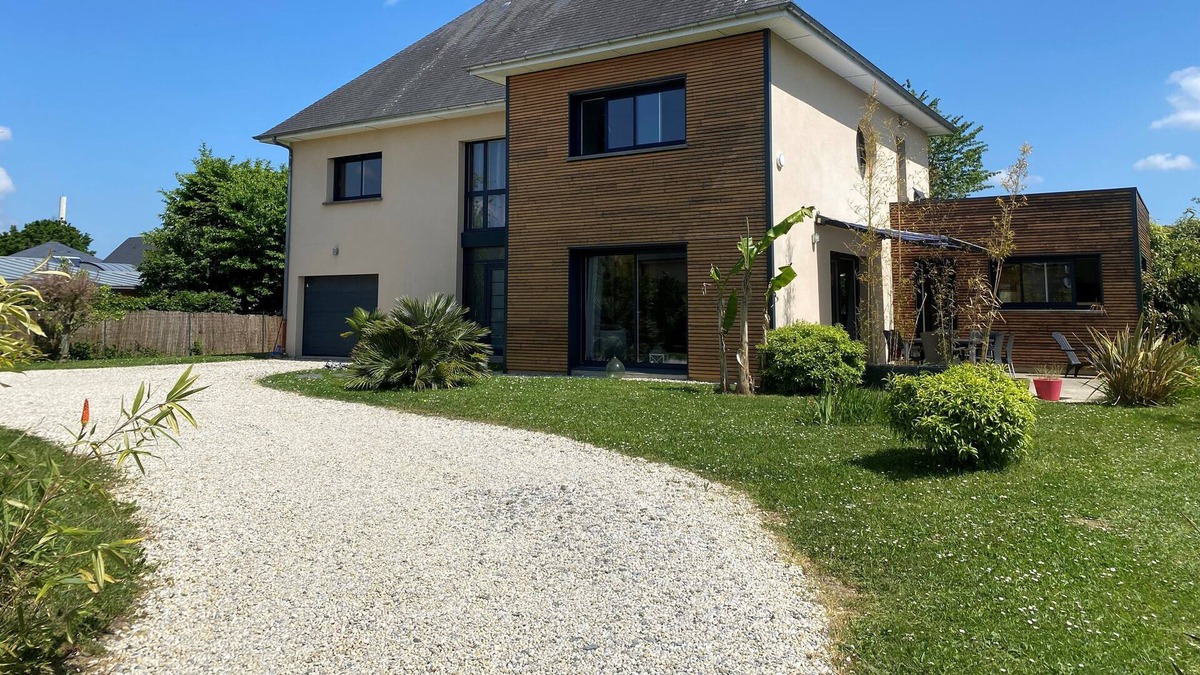 Sarge-les-le-Mans Villa | Suite in a quiet, wooded villa with private rooftop terrace
