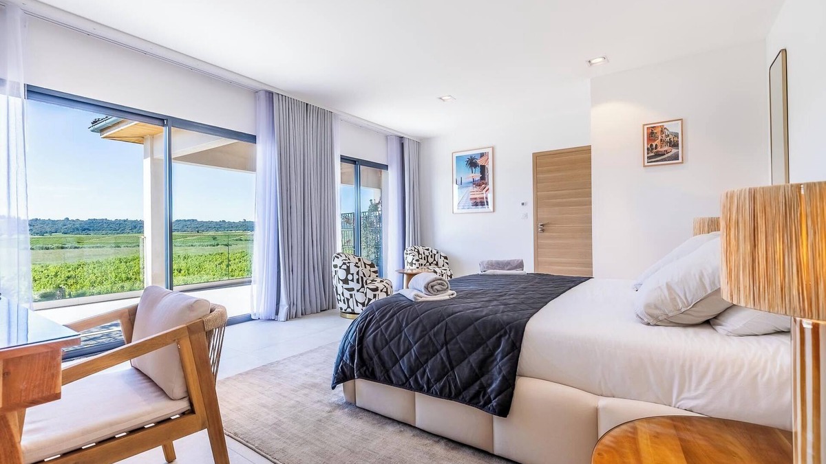 Plaissan Bed & Breakfast | Suite n°2 in Villa SCL - Heated pool