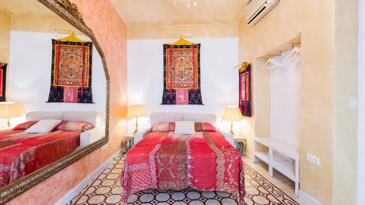 Museo Apartment | Suite Nepal by RentalSevilla