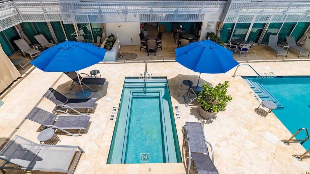 South Beach Condo | Suite on Art Deco Ocean Drive Collins Av with pool