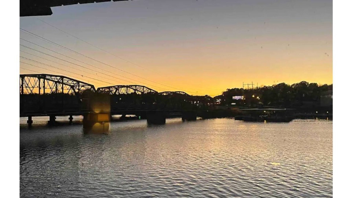 Rogersville House | Suite on the Shoals 87-Lakefront Shoals Creek