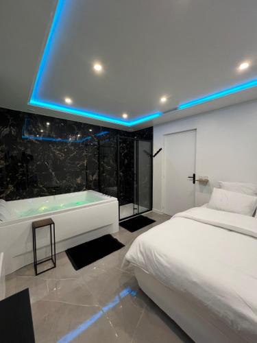 Dreux Apartment | Suite Prestige Balnéo