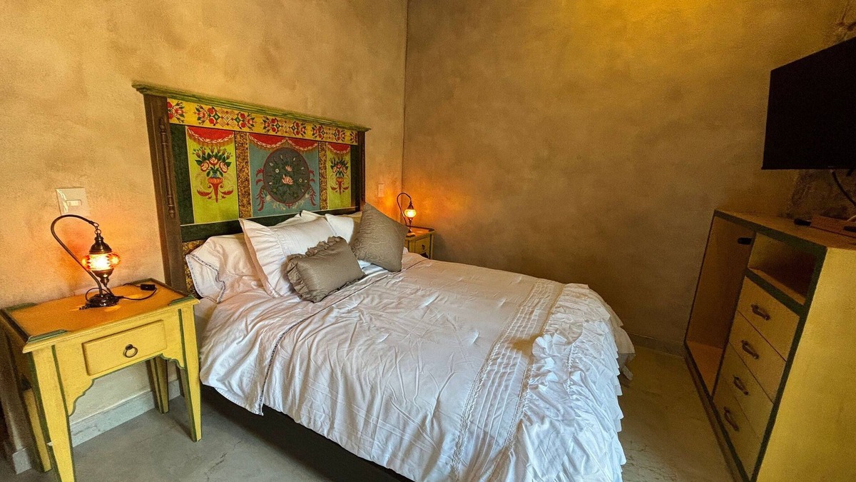 Tetlatlahuca Apartment | Suite Raffaello: Design and Comfort in Val'Quirico