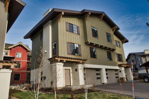 McCall House | Suite Retreat by Casago McCall - Donerightmanagement