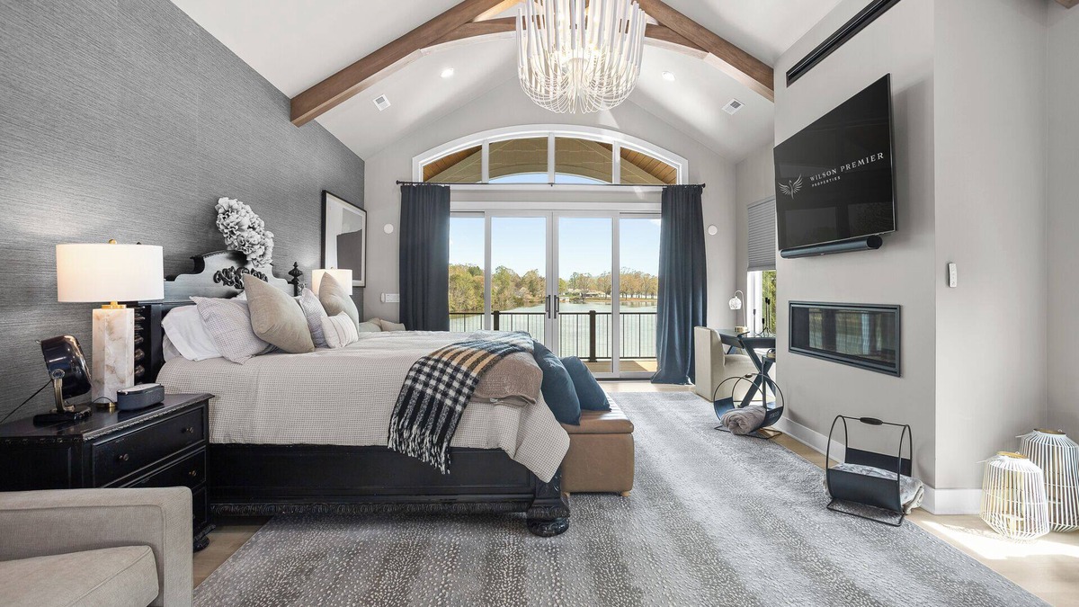 North Shore House | Suite Retreat - Smith Mountain Lake Resort Home