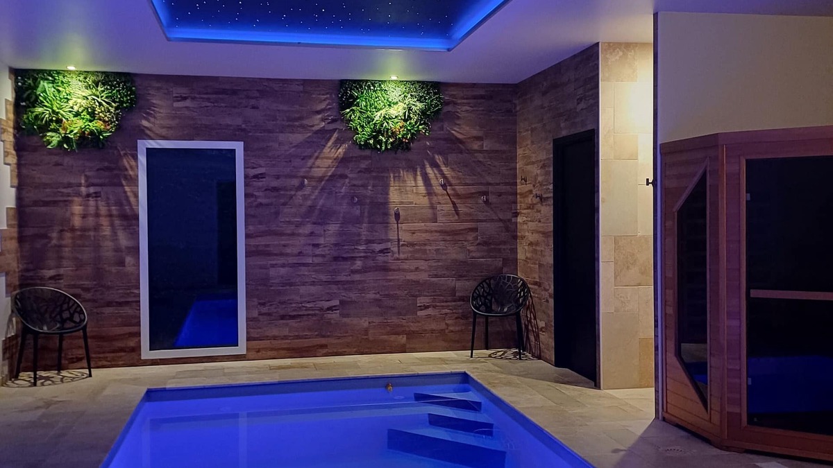Bligny sur Ouche Apartment | Suite SAPHIR with private spa and pool- Bélénos Suites et Spa