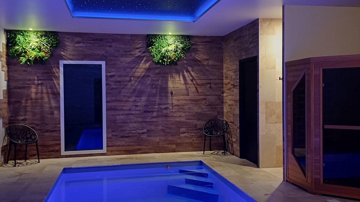Bligny sur Ouche Apartment | Suite SAPHIR with private spa and pool- Bélénos Suites et Spa