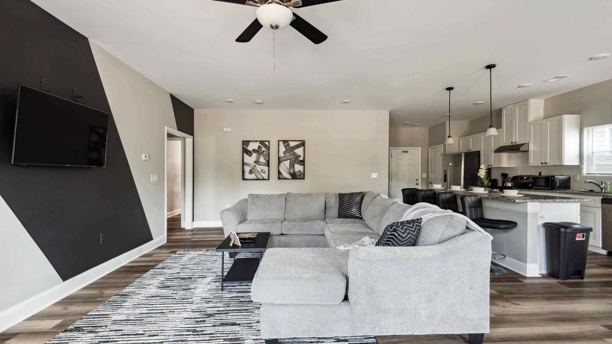 Toddville Road House | Suite Serenity 12Min from Uptown & Spectrum Ctr