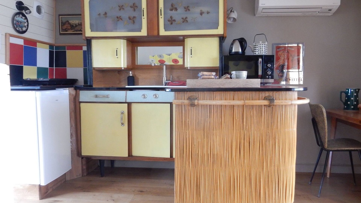 Bassins a Flot Boat Rental | Suite " Sixties-seventies"