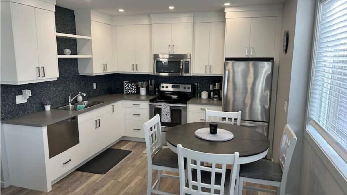 East Hill Apartment | Suite spot on Heritage Lane