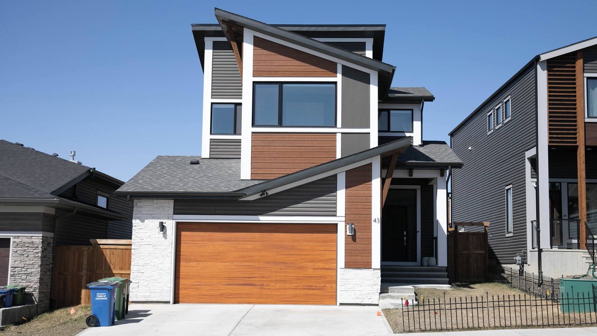 Cochrane House | Suite Stay in Cochrane