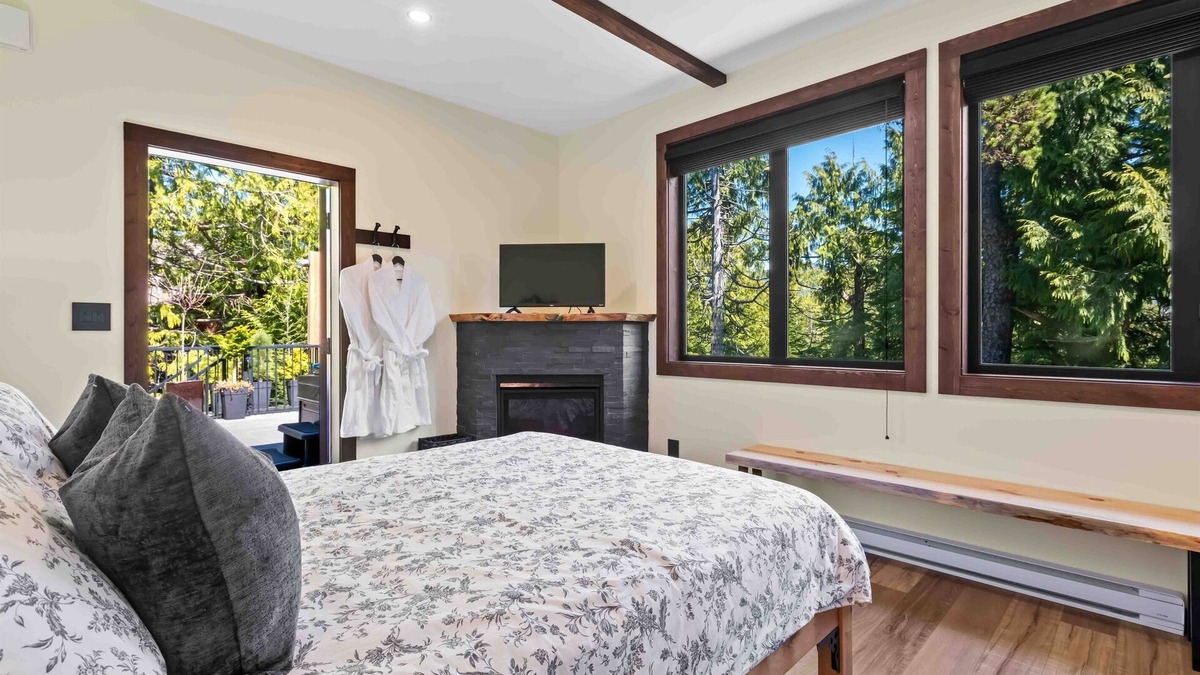 Ucluelet House | Suite Ucluelet - Romantic Couples Getaway-Sauna!