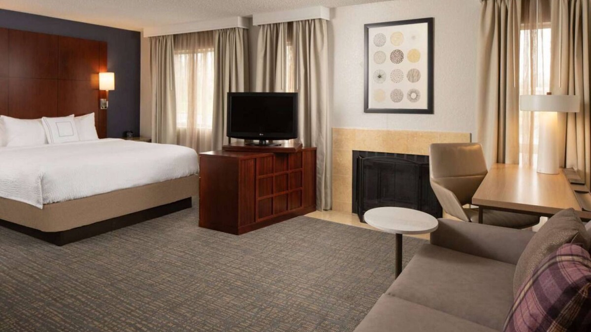 Brentwood Apartment | Suite w/Free Breakfast, Pets Are Welcome, Short Drive To Johnny Cash Museum!