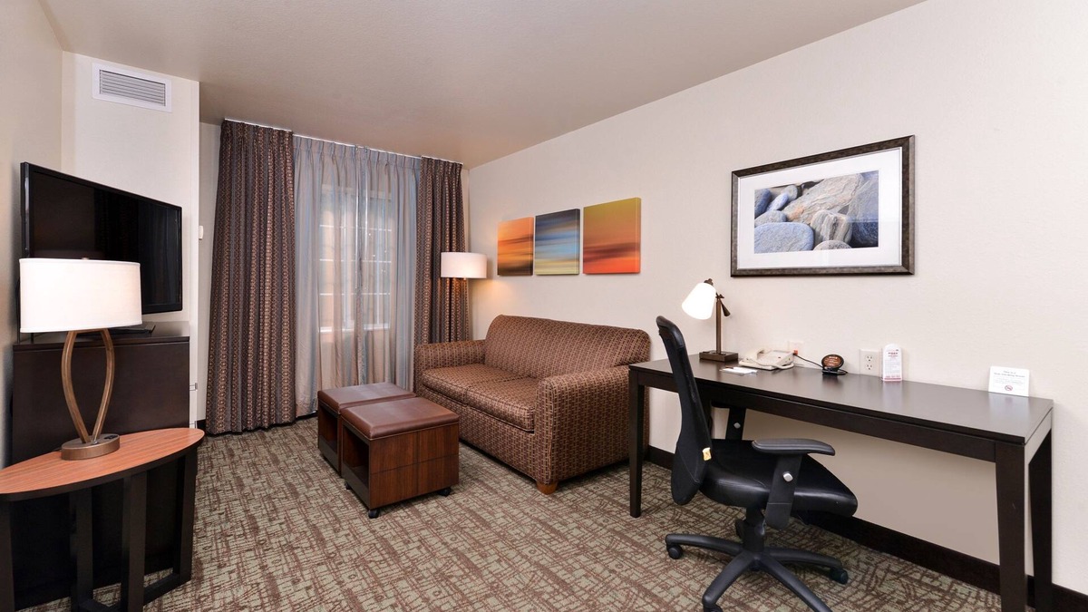 Sioux Falls Condo | Suite with Accessible Tub | Free Breakfast + Indoor Pool + Hot Tub