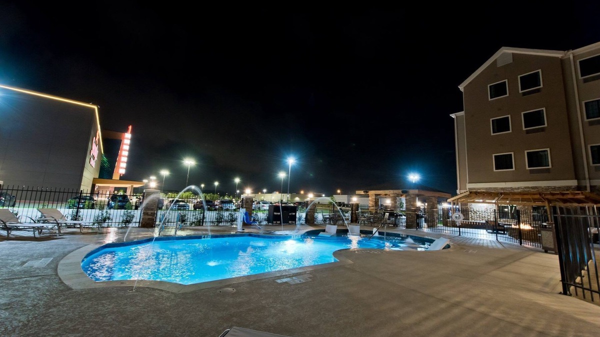 Humble Condo | Suite with Air-Conditioning + Complimentary Breakfast | Pool Access Included!