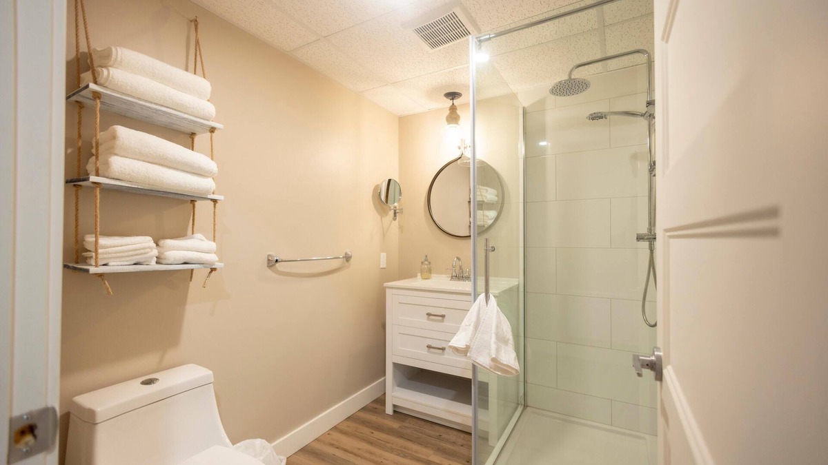 Rouyn-Noranda Apartment | Suite with closed bedroom in the city center (Le Court-toit)