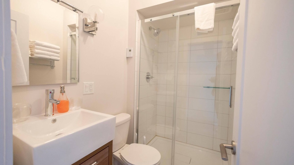 Rouyn-Noranda Apartment | Suite with closed bedroom and sofa bed on rue Gamble Ouest (Le Central)
