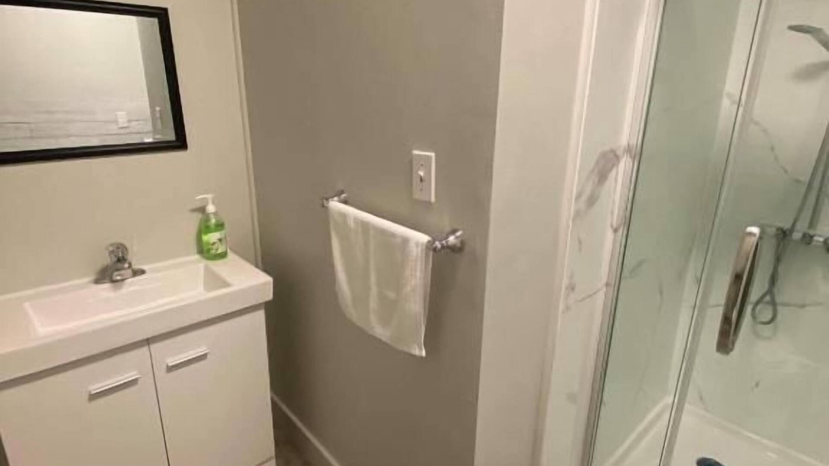 Rouyn-Noranda Apartment | Suite with closed bedroom (Le Convivial)