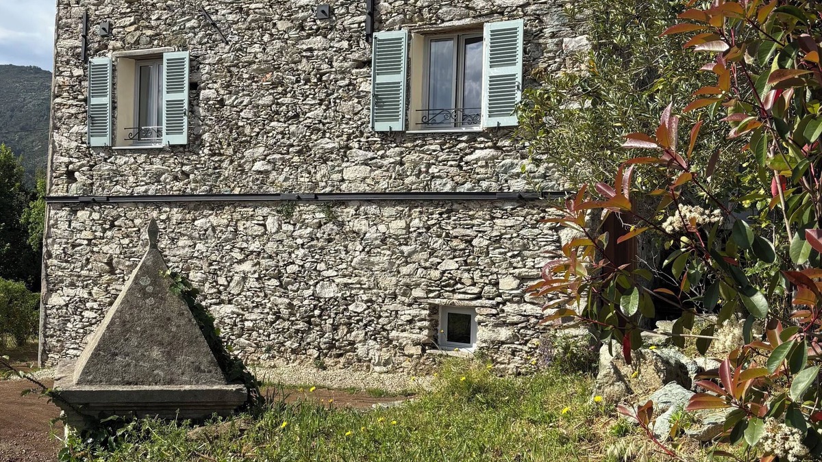 Murato Bed & Breakfast | Suite with garden and pool