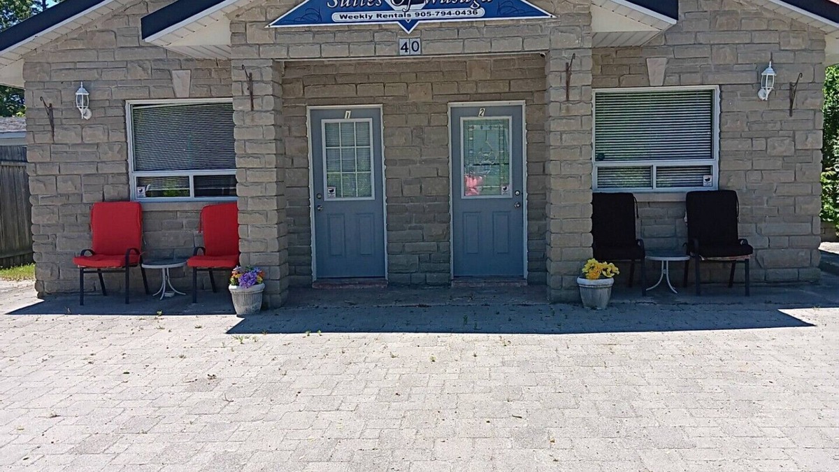Wasaga Beach Cottage | Suites of Wasaga Beach Area 2- mins walk Beach 1
