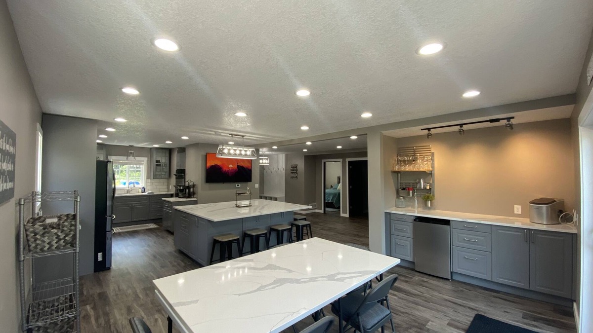 Rochester House | “Suites on Cedar” on Lake Zumbro - amazing kitchen, great patio, awesome beds!