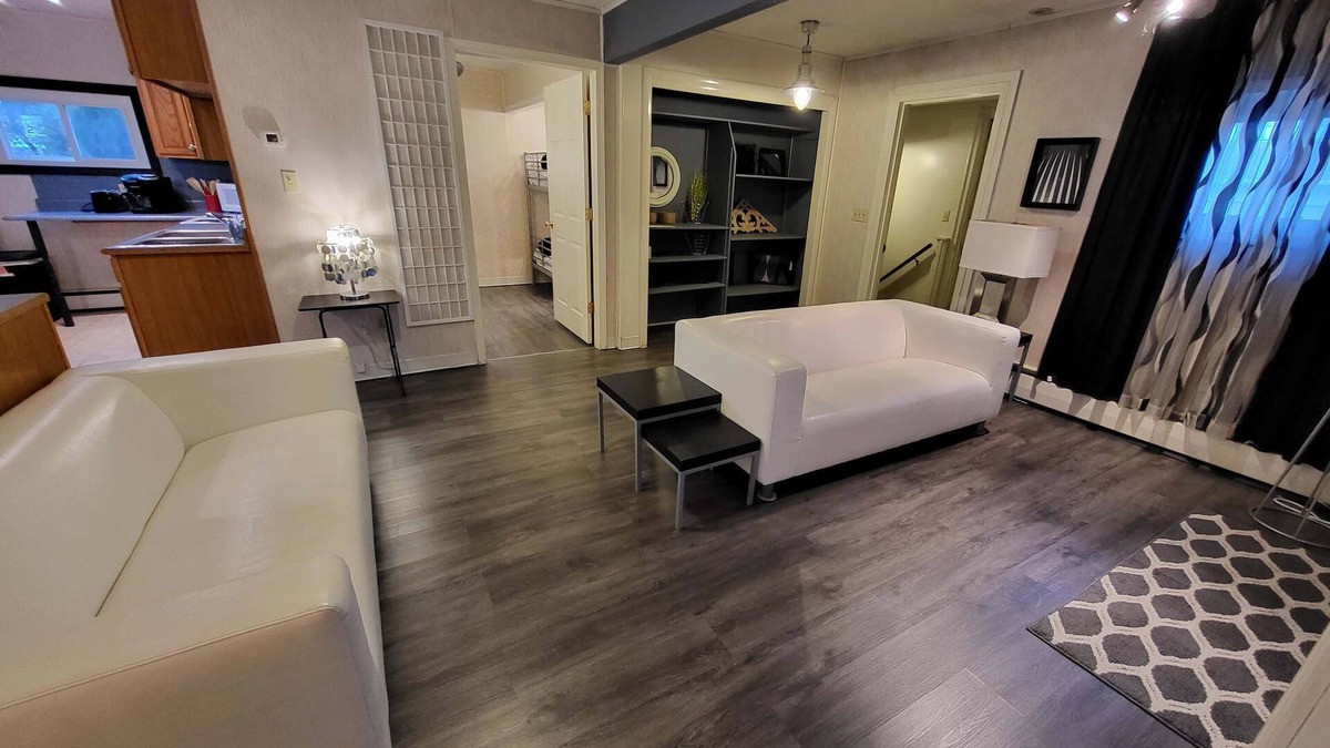 Annville House | Suites On Chocolate - The Annville Cottage