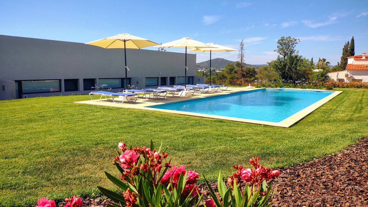 Moncarapacho e Fuseta Apartment | Suites Sunny Hill for a wonderful, carefree vacation in the Algarve.