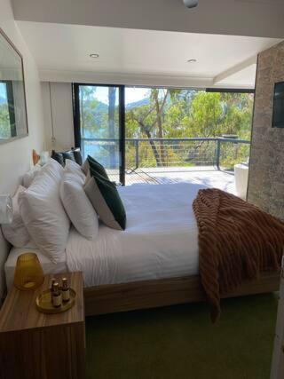 Jamieson House | Sul Lago - Lakefront Family Friendly home
