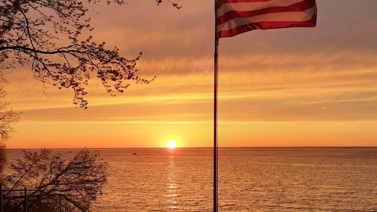 Vermilion Cottage | Summer 2025 DATES OPEN! VERMILION Cottage. Two minute walk to private beach